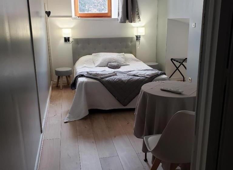 غرفة قياسية مطلة على الجبل, Le Moulin D Onclaire Camping Et Chambres D Hôtes