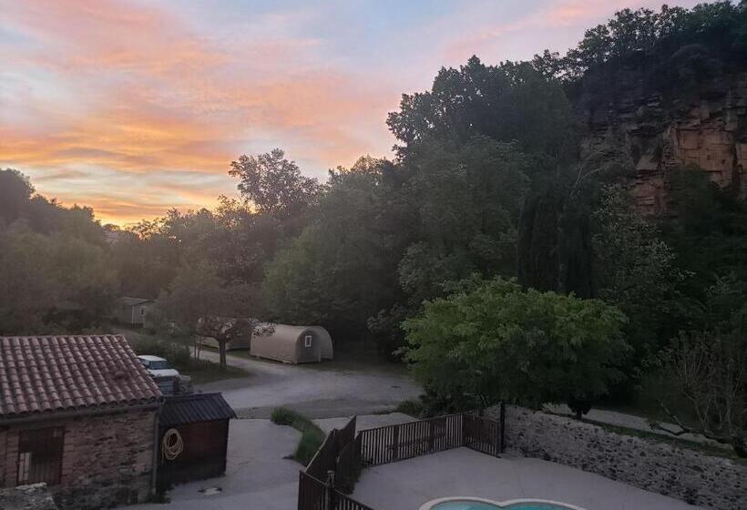 كوخ قياسي, Le Moulin D Onclaire Camping Et Chambres D Hôtes