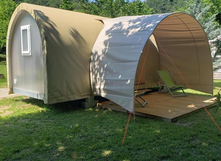 كوخ قياسي, Le Moulin D Onclaire Camping Et Chambres D Hôtes