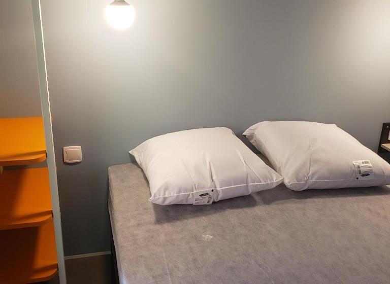 كوخ قياسي, Le Moulin D Onclaire Camping Et Chambres D Hôtes