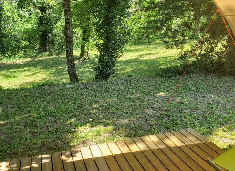 كوخ قياسي, Le Moulin D Onclaire Camping Et Chambres D Hôtes