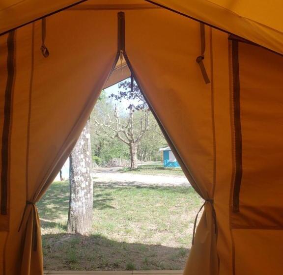 كوخ قياسي, Le Moulin D Onclaire Camping Et Chambres D Hôtes