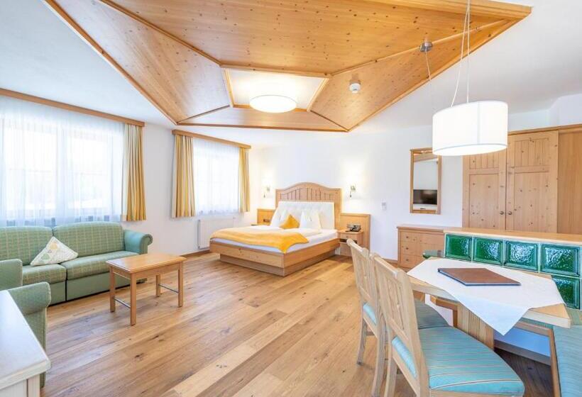 جناح جونيور, Feriengut Unterhochstätt