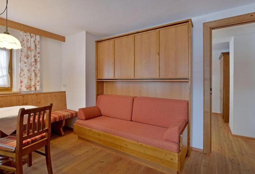 إستديو عائلى, Feriengut Unterhochstätt