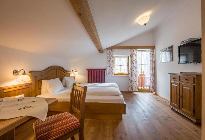 إستديو عائلى, Feriengut Unterhochstätt