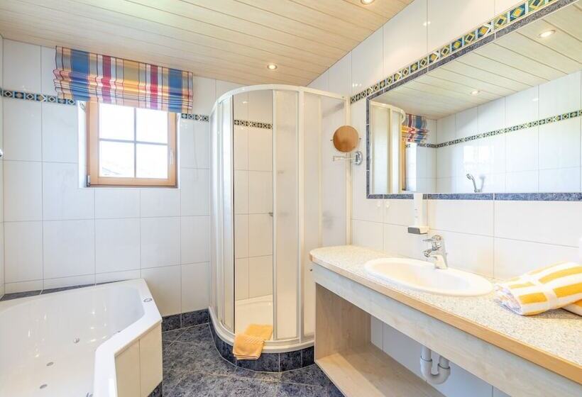 جناح جونيور, Feriengut Unterhochstätt