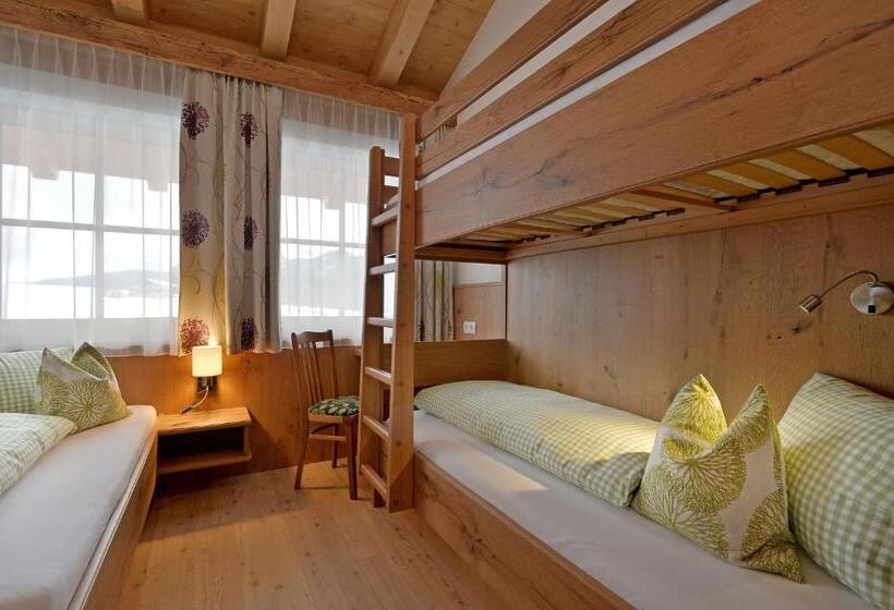 جناح عائلي, Feriengut Unterhochstätt