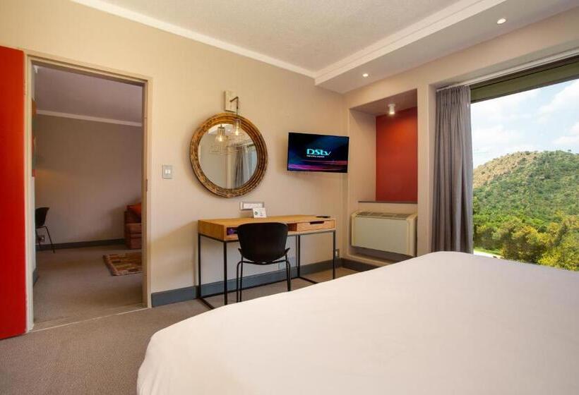 جناح جونيور, 26° South Bush Boho