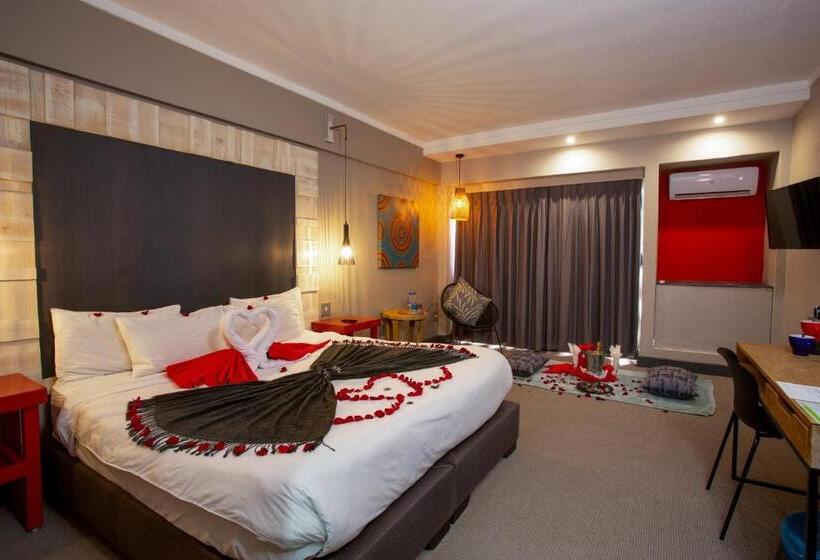 جناح جونيور, 26° South Bush Boho