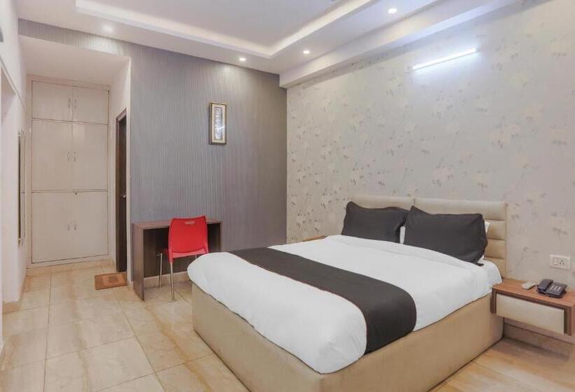 Трехместный Номер Классика, Collection O 78374 Collection O Essendi Hospitalities Llp
