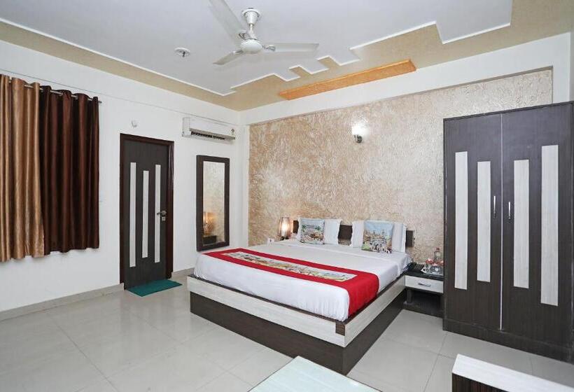 اتاق راحتی سه تخته, Oyo 77408 S S Palace