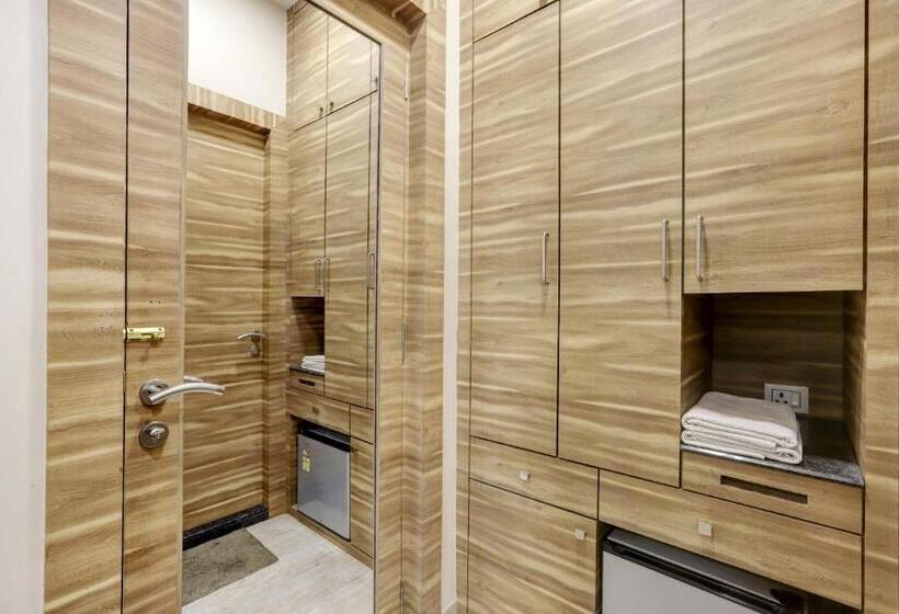 חדר קלאסי לשלושה, Super Townhouse Oak Shubhham Regency