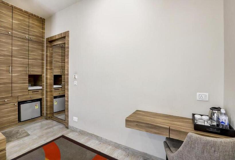 חדר קלאסי לשלושה, Super Townhouse Oak Shubhham Regency