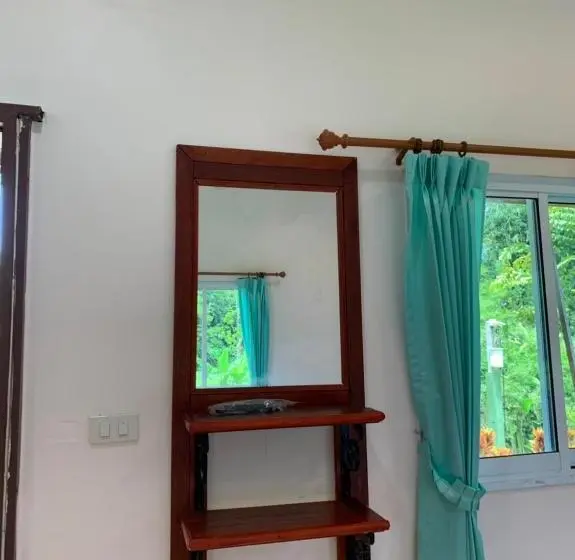 バルコニー付きスタンダードルーム, Khaosok Bamboo Huts Resort