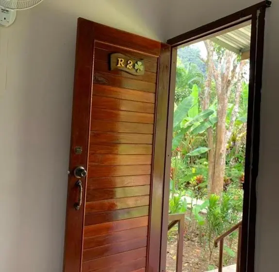 バルコニー付きスタンダードルーム, Khaosok Bamboo Huts Resort