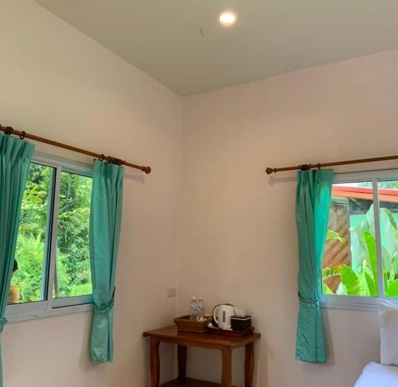 غرفة قياسية مزوَّدة بشُرفة, Khaosok Bamboo Huts Resort