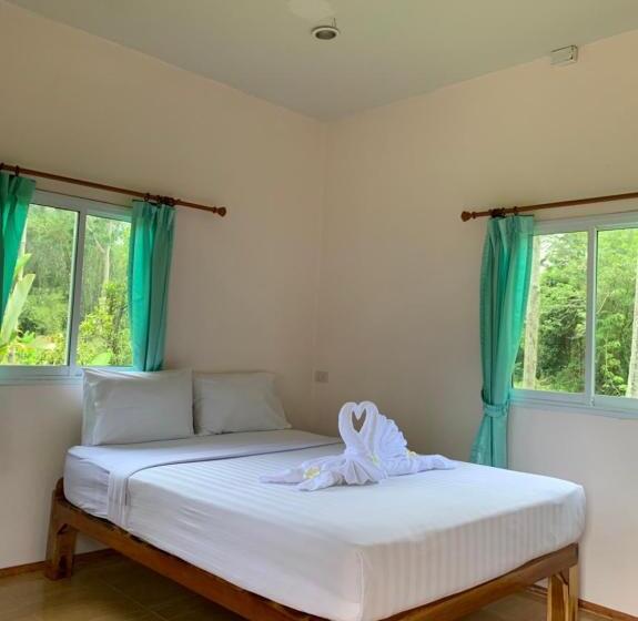 Номер Стандарт с Балконом, Khaosok Bamboo Huts Resort