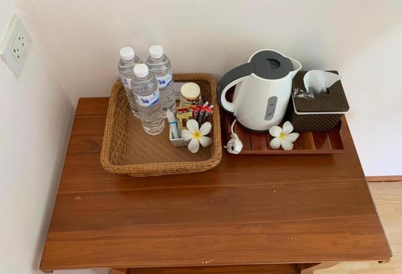 غرفة قياسية مزوَّدة بشُرفة, Khaosok Bamboo Huts Resort