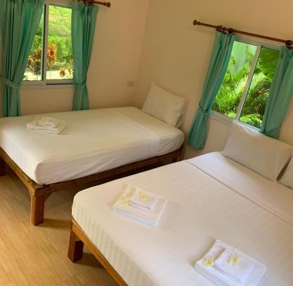 غرفة ديلوكس ثلاثية, Khaosok Bamboo Huts Resort