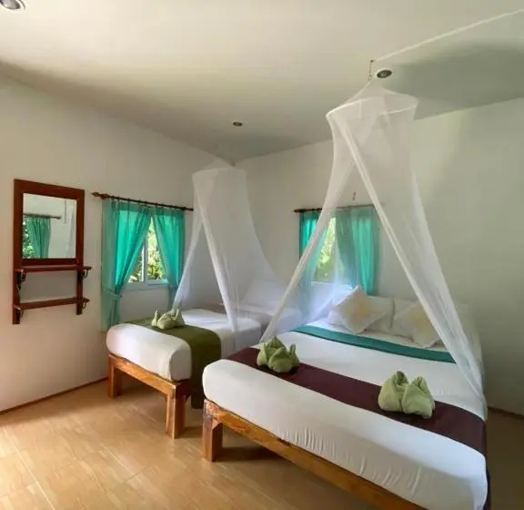 デラックストリプルルーム, Khaosok Bamboo Huts Resort