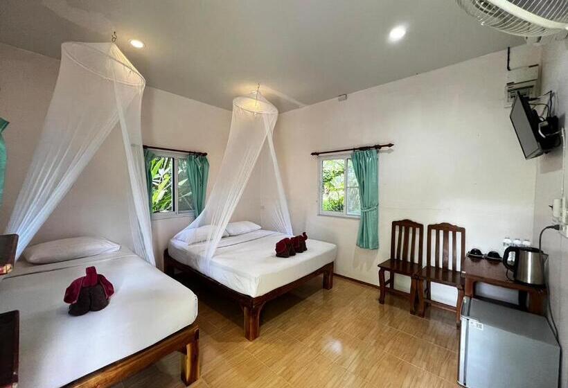 غرفة ديلوكس ثلاثية, Khaosok Bamboo Huts Resort