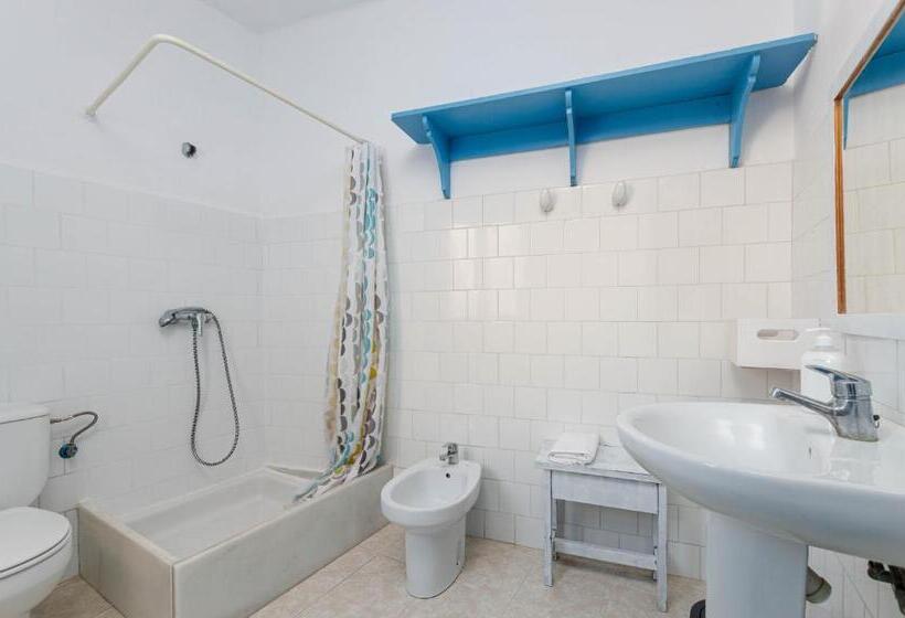 اتاق استاندارد با سرویس بهداشتی مشترک, La Marina Ch