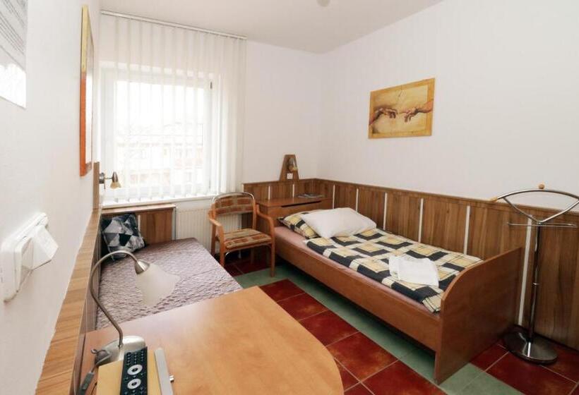 标准单人间, Penzion HŮrka