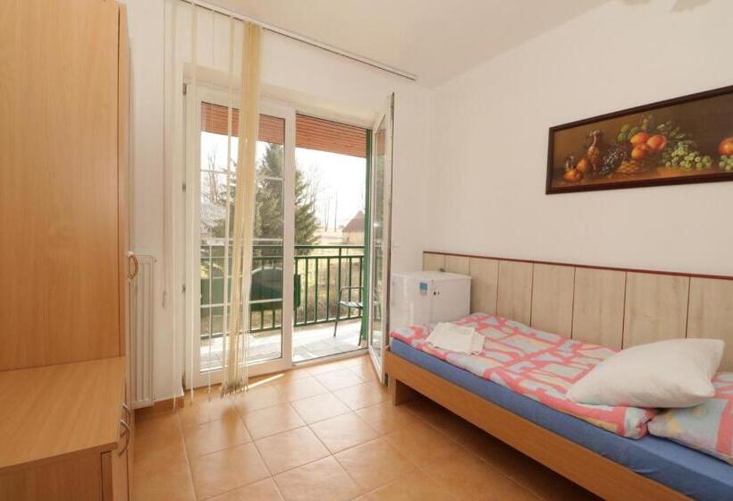 חדר סטנדרט יחיד עם מרפסת, Penzion HŮrka