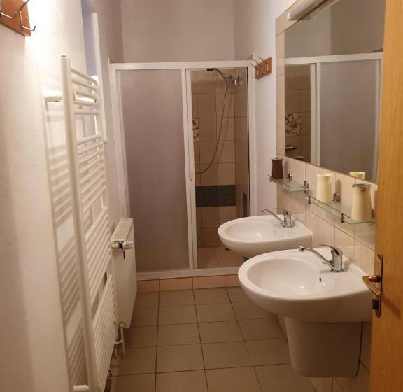 חדר משפחתי, Penzion HŮrka