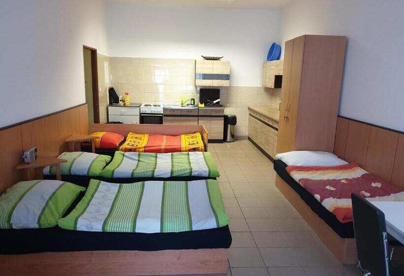 חדר משפחתי, Penzion HŮrka