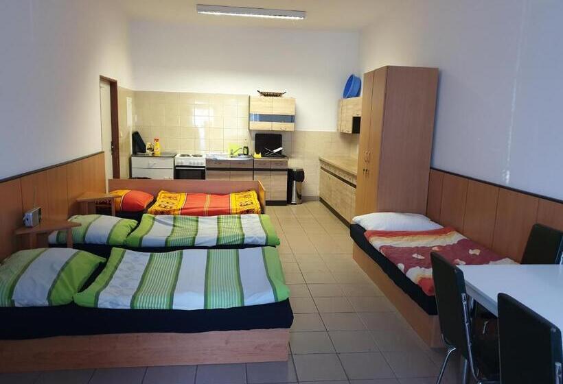 חדר משפחתי, Penzion HŮrka