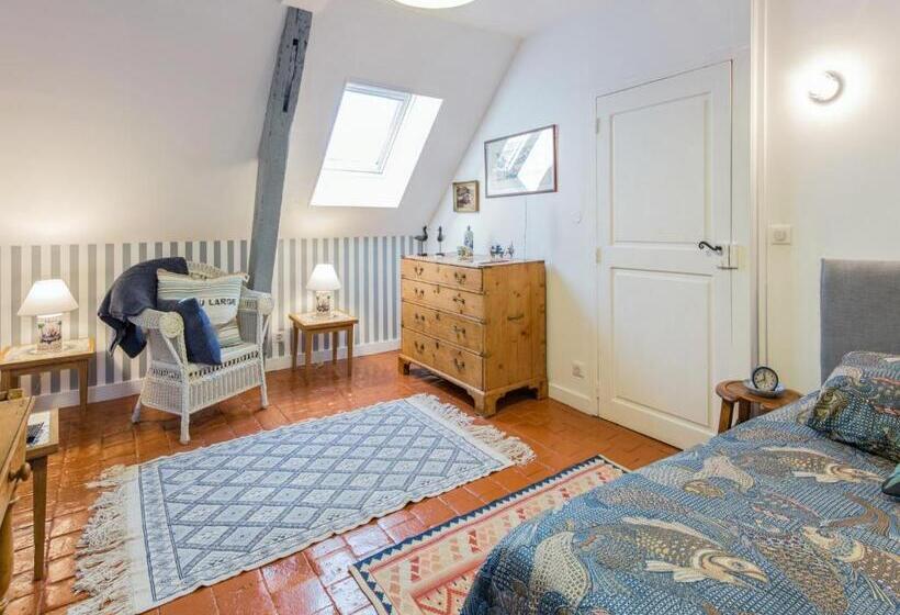 스탠다드 룸, Room In Guest Room   This 10th Century Home Sits In An Exceptional Setting In The Center Of Orleans