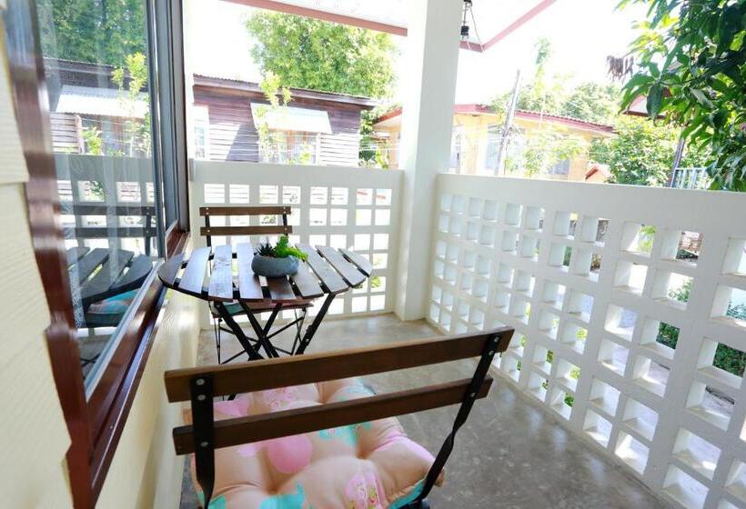 Студио Стандарт Кровать Кинг, ฮักเคียงโขง Hug Khieng Khong Nongkhai Hostel