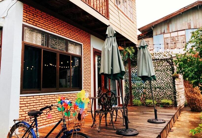 Дом 4 Спальни, ฮักเคียงโขง Hug Khieng Khong Nongkhai Hostel