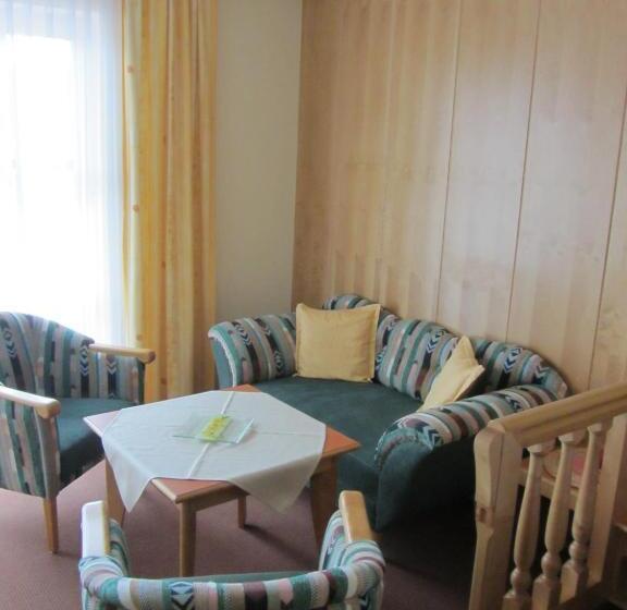 스탠다드 스튜디오, Pension Zur Alten Schmiede