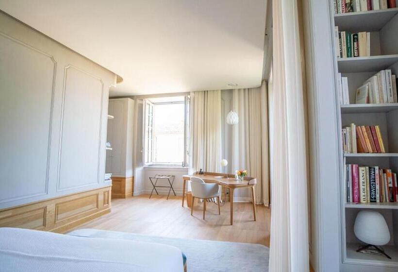 Студио Стандарт Вид на Сад, Chateau De Ferrand