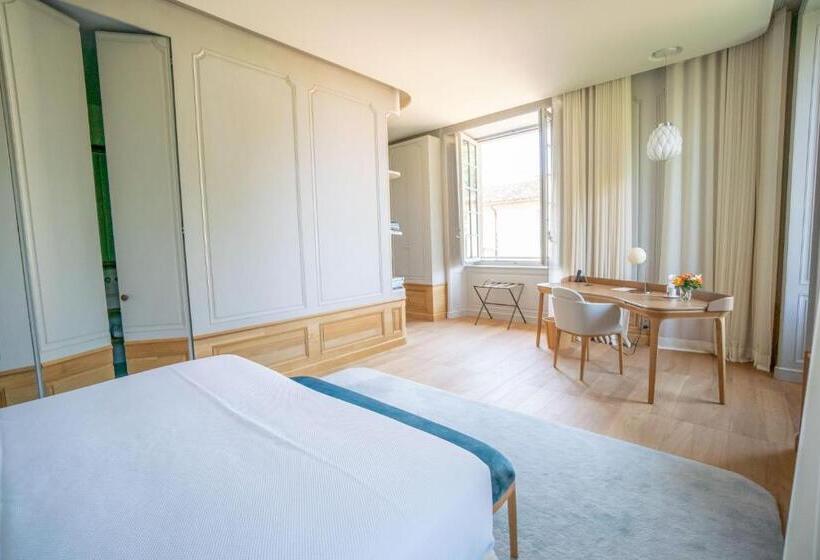 Студио Стандарт Вид на Сад, Chateau De Ferrand