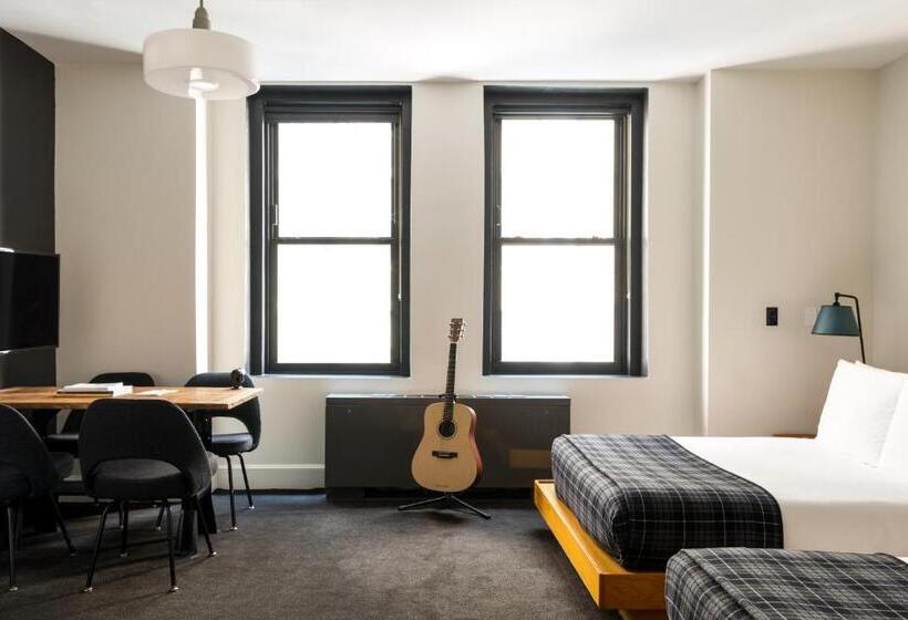 带2个双人床的标准工作室, Ace Hotel New York