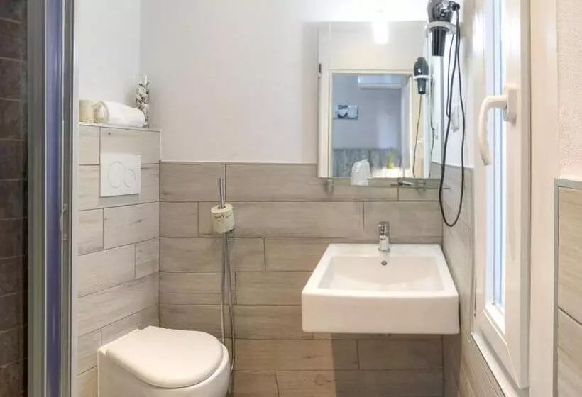 Standard Yhden Hengen Huone, Albergo Serena