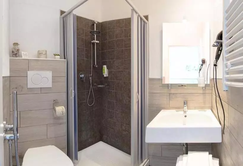 Standard Yhden Hengen Huone, Albergo Serena