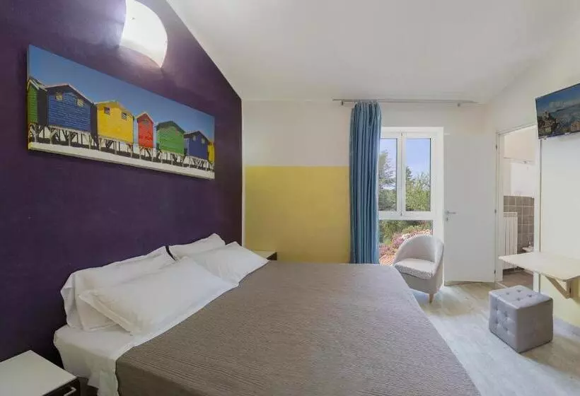 Standard Neljän Hengen Huone, Albergo Serena