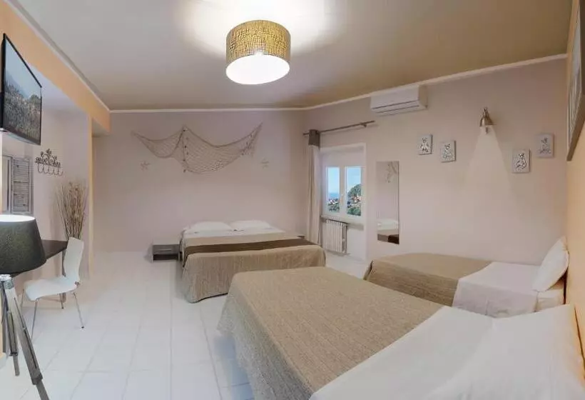 Standard Neljän Hengen Huone, Albergo Serena