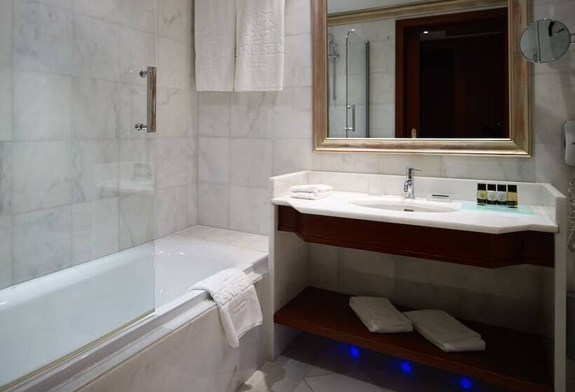 이그제큐티브 스위트, Grand Serai Congress And Spa