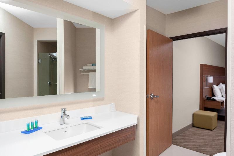מיטת קינג בסוויטה, Holiday Inn Express Hotel & Suites Coeur D Alene I 90 Exit 11, An Ihg