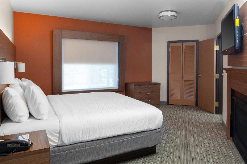 מיטת קינג בסוויטה, Holiday Inn Express Hotel & Suites Coeur D Alene I 90 Exit 11, An Ihg