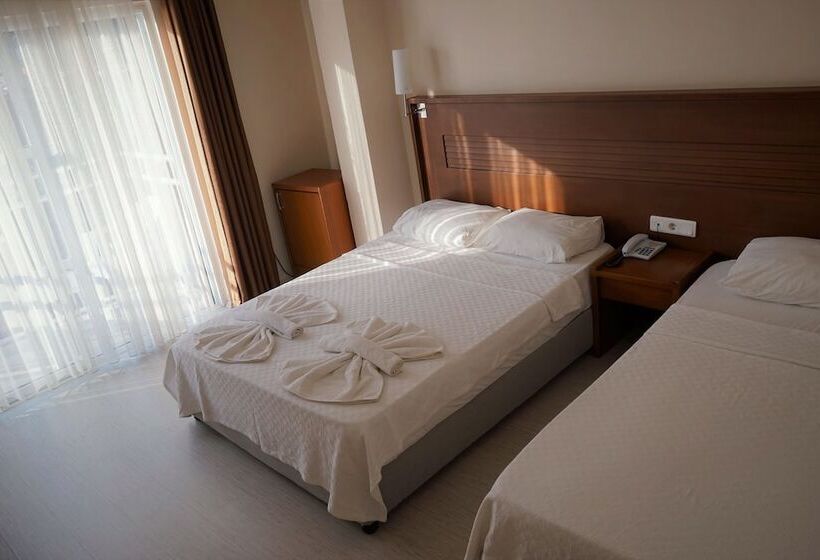 غرفة قياسية, Makri Beach