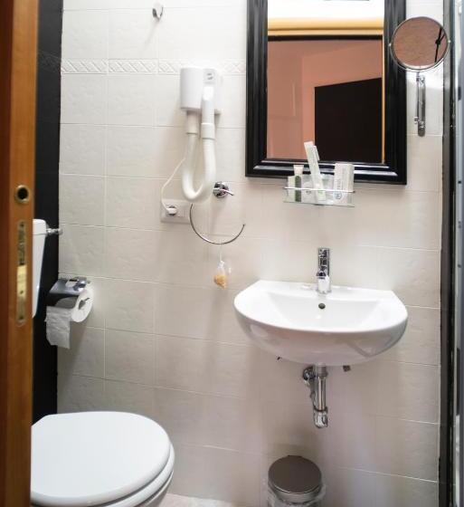 اتاق استاندارد چهار تخته, Merulana Star