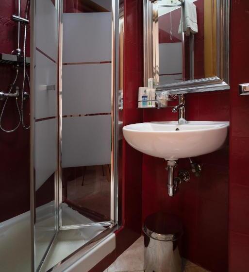 اتاق اکونومی, Merulana Star