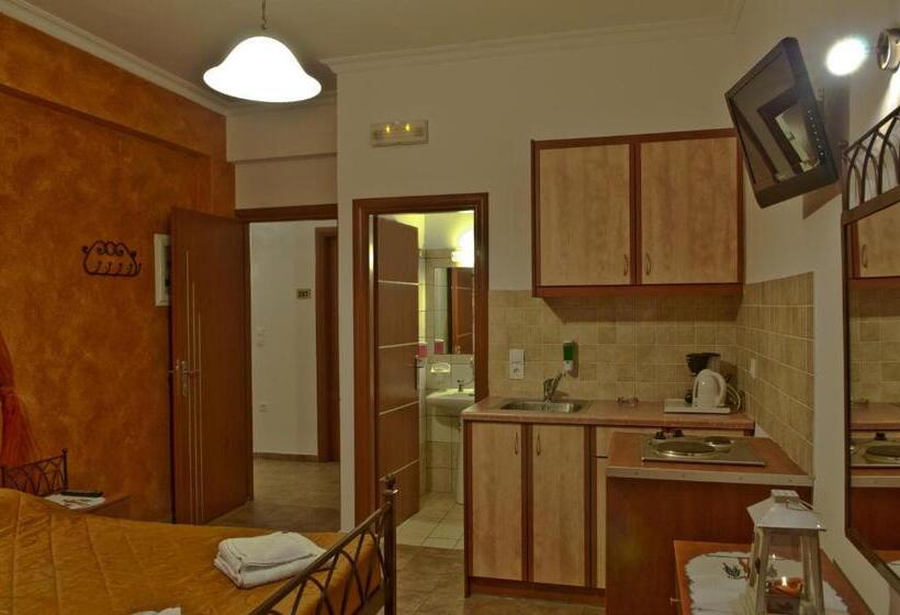 수피리어 스튜디오, Polydefkis