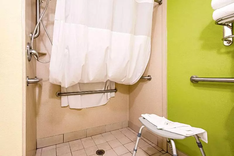 キングサイズベッドのスイートルーム, Quality Inn & Suites Glenmont  Albany South